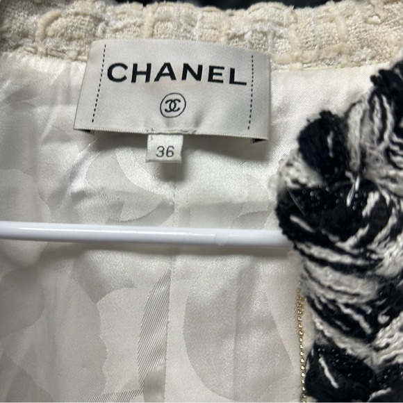 Chanel White Tweed Zip-Up Jacket 36 - Picture 2 of 16